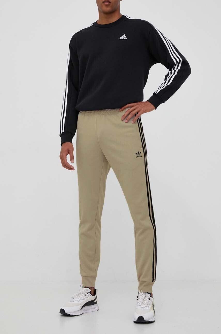 adidas Originals pantaloni de trening culoarea bej cu imprimeu - Pled.ro