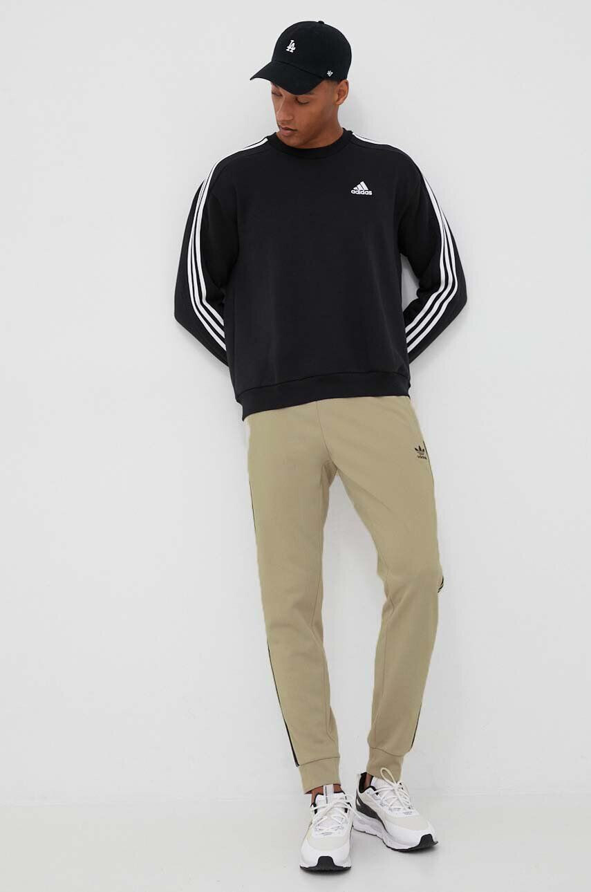 adidas Originals pantaloni de trening culoarea bej cu imprimeu - Pled.ro