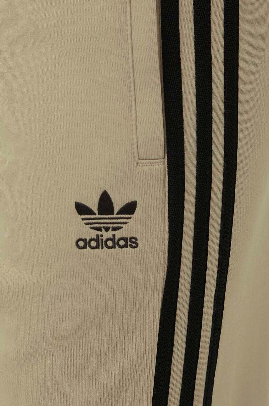 adidas Originals pantaloni de trening culoarea bej cu imprimeu - Pled.ro