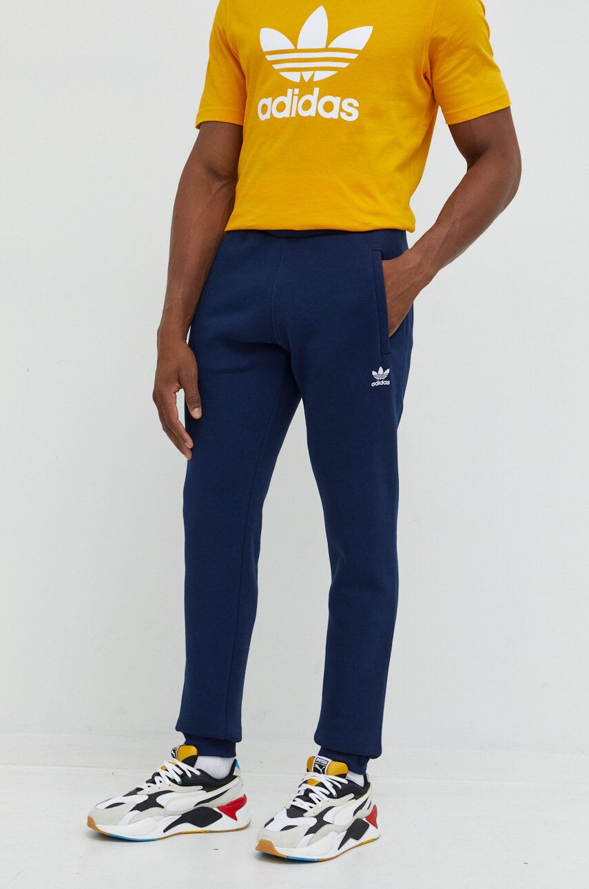 adidas Originals pantaloni de trening barbati culoarea albastru marin cu imprimeu - Pled.ro