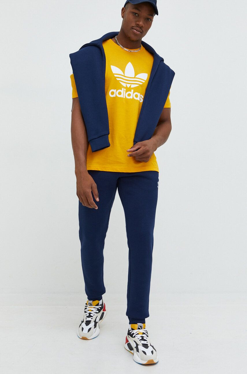 adidas Originals pantaloni de trening barbati culoarea albastru marin cu imprimeu - Pled.ro