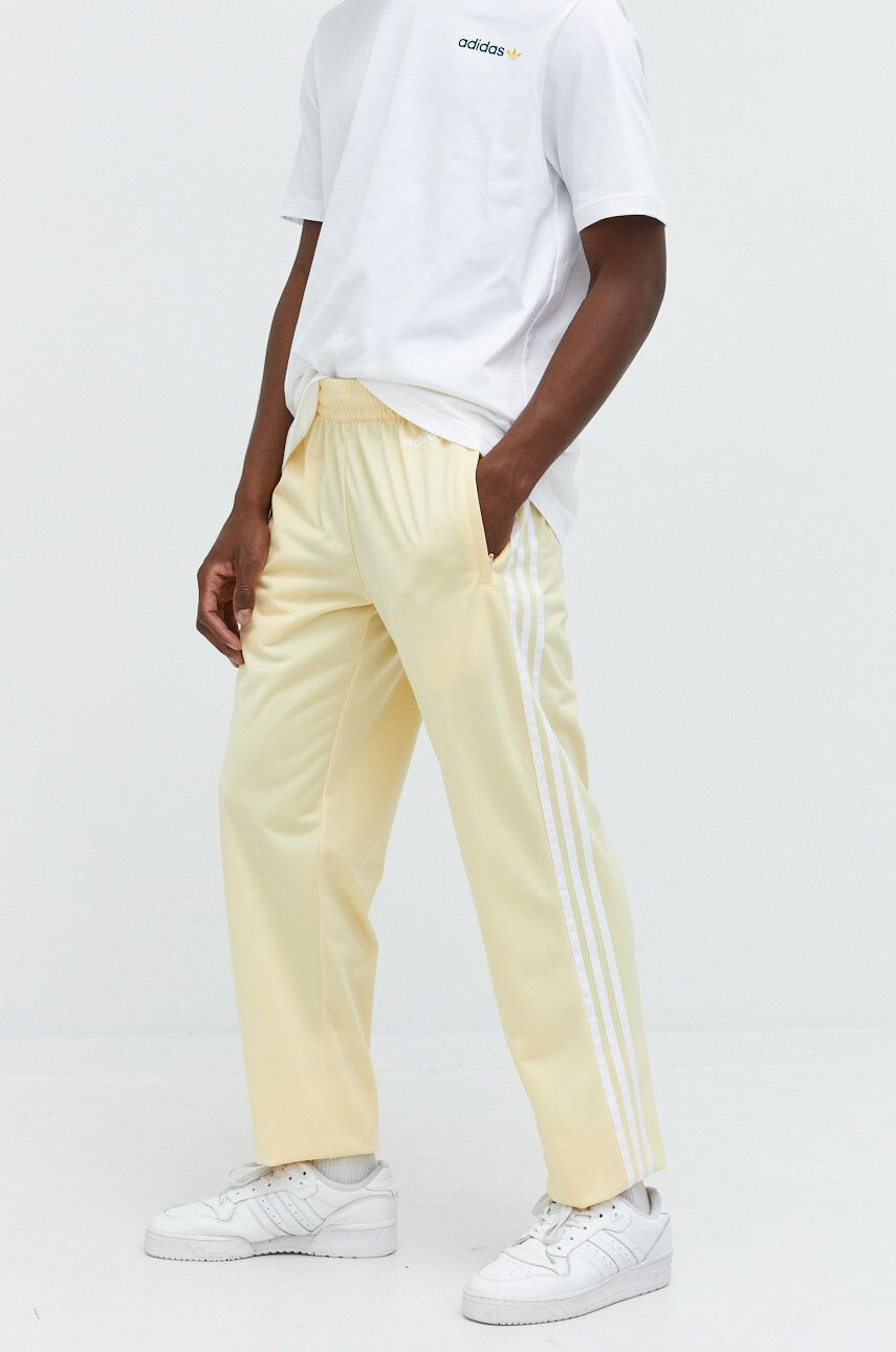 adidas Originals pantaloni de trening barbati culoarea galben neted - Pled.ro