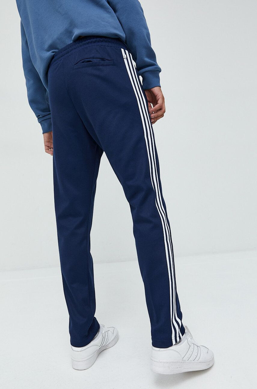 adidas Originals pantaloni de trening barbati culoarea albastru marin cu imprimeu - Pled.ro