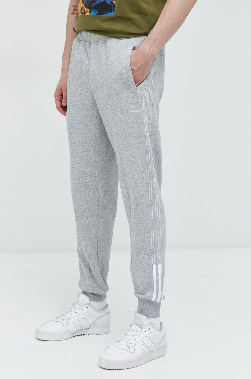 adidas Originals pantaloni de trening barbati cu imprimeu - Pled.ro