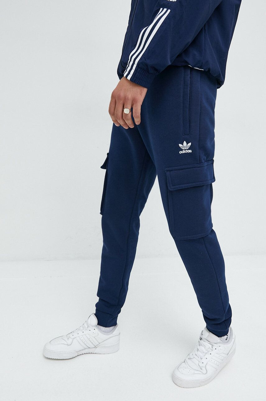 adidas Originals pantaloni de trening barbati culoarea albastru marin cu imprimeu - Pled.ro