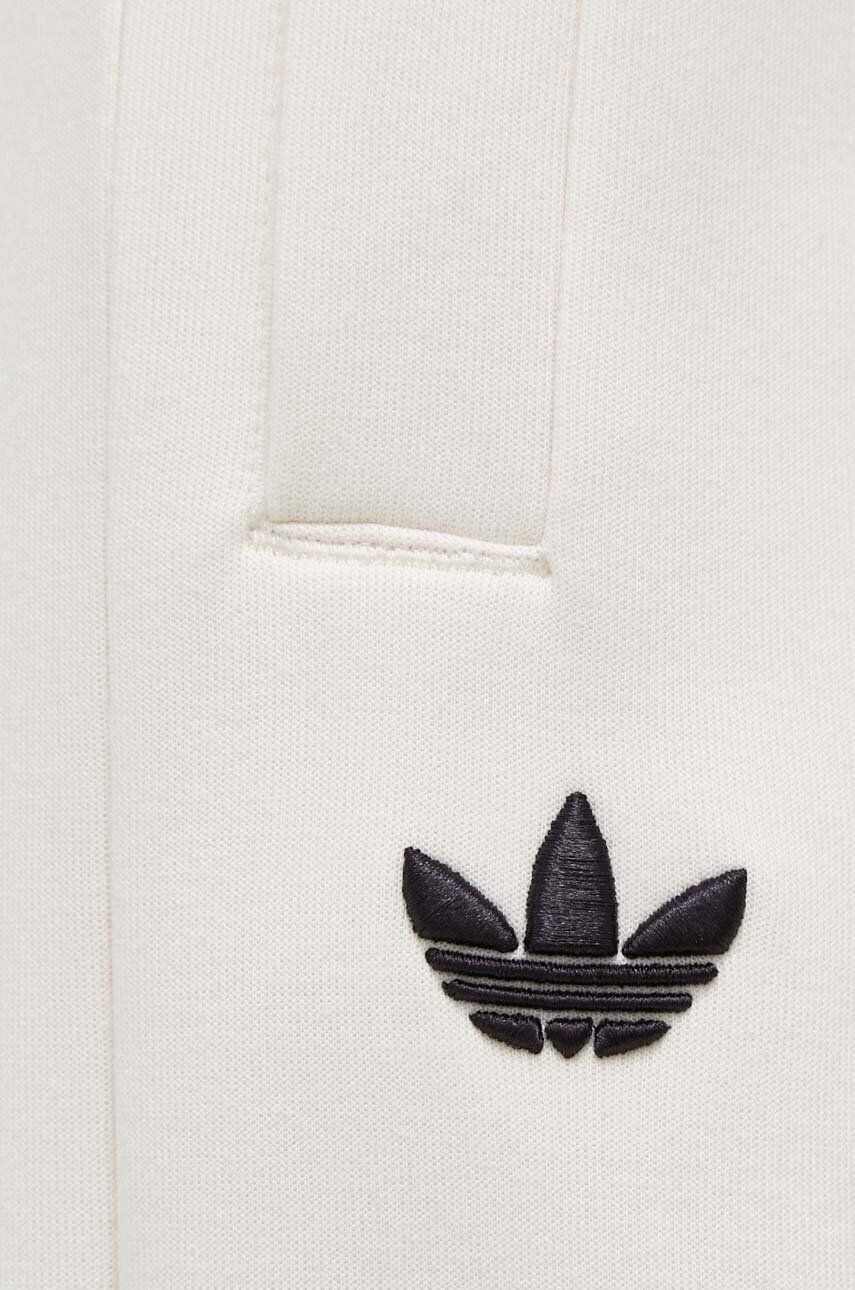 adidas Originals pantaloni de trening culoarea bej cu imprimeu - Pled.ro