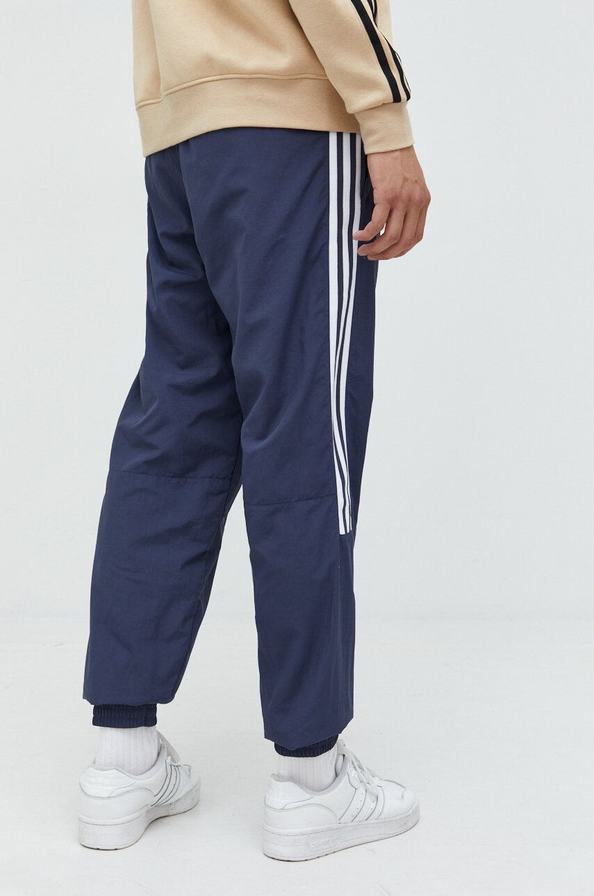 adidas Originals pantaloni de trening Adicolor barbati culoarea albastru marin cu imprimeu - Pled.ro