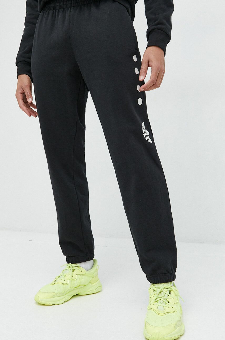 adidas Originals pantaloni de trening din bumbac barbati culoarea negru cu imprimeu - Pled.ro