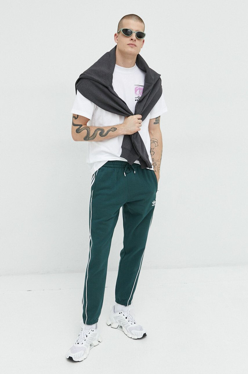 adidas Originals pantaloni de trening din bumbac barbati culoarea verde cu imprimeu - Pled.ro