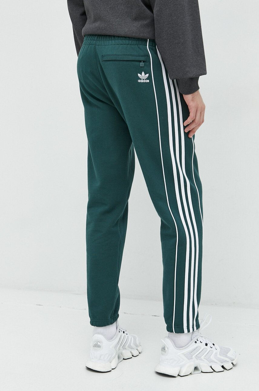 adidas Originals pantaloni de trening din bumbac barbati culoarea verde cu imprimeu - Pled.ro