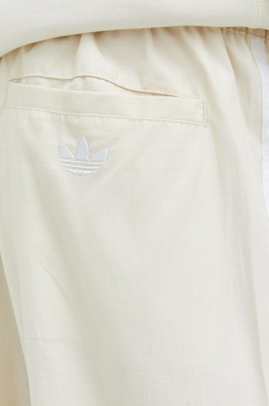 adidas Originals pantaloni de trening din bumbac barbati culoarea bej cu imprimeu - Pled.ro