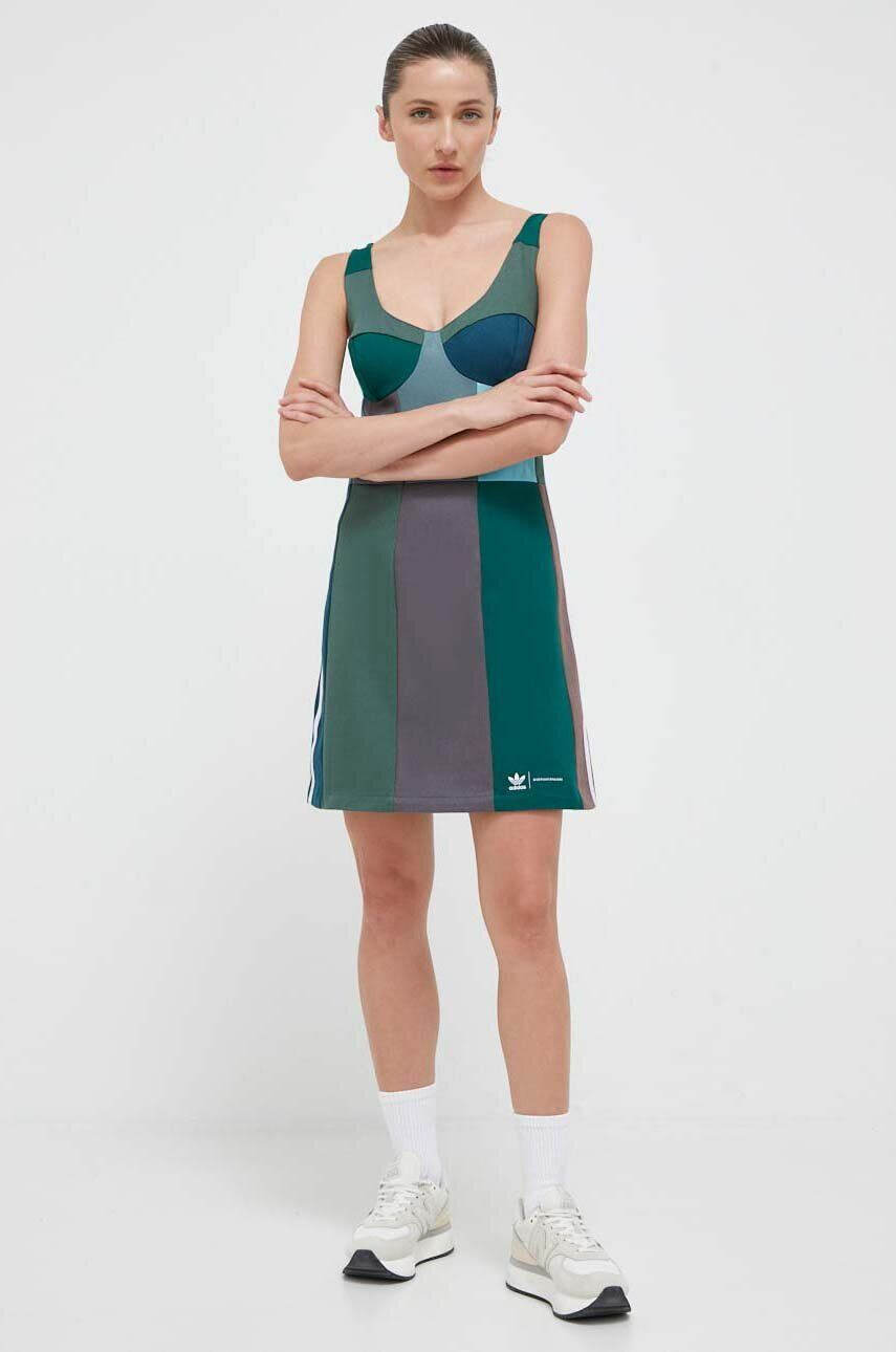 adidas Originals rochie Ksenia Schnaider culoarea verde mini mulata - Pled.ro