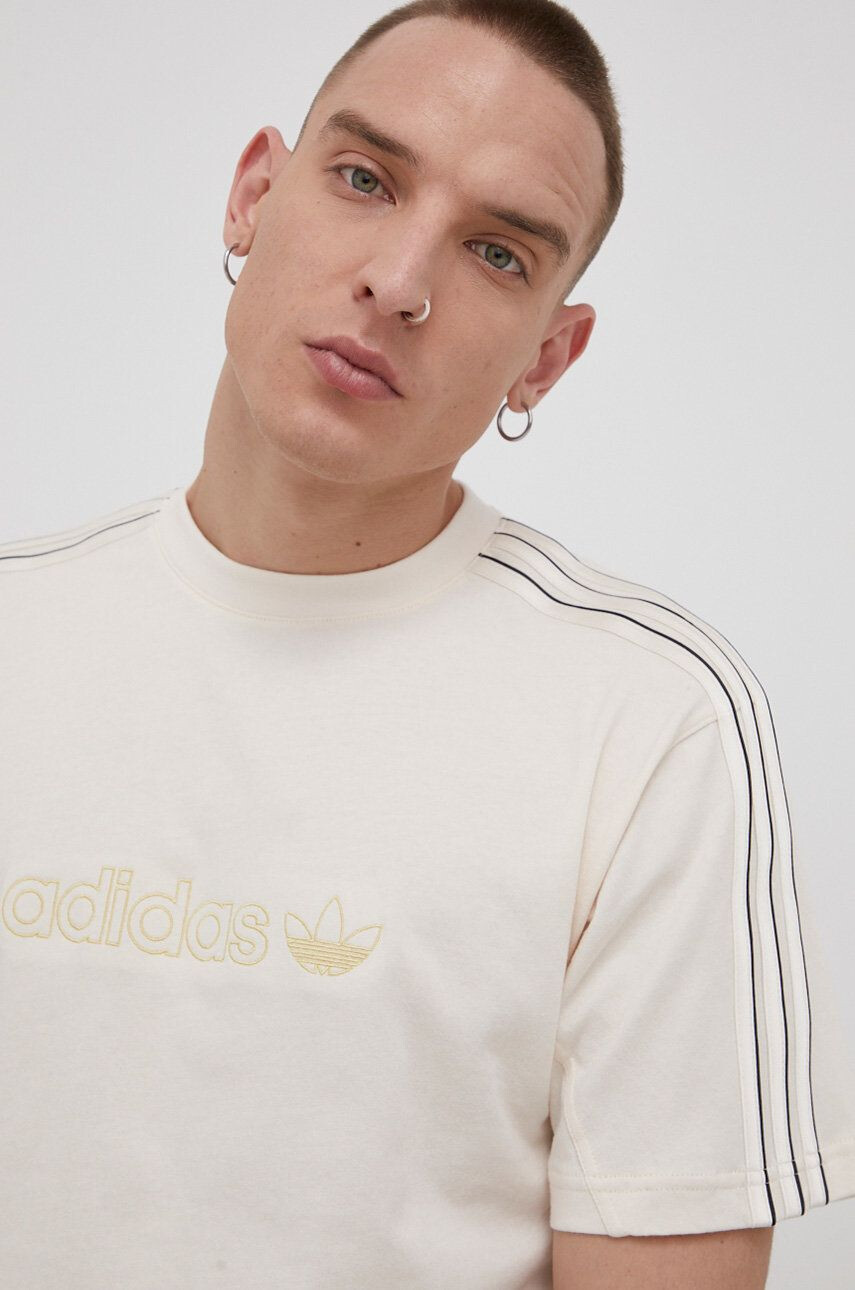 adidas Originals Tricou bărbați culoarea crem material neted - Pled.ro