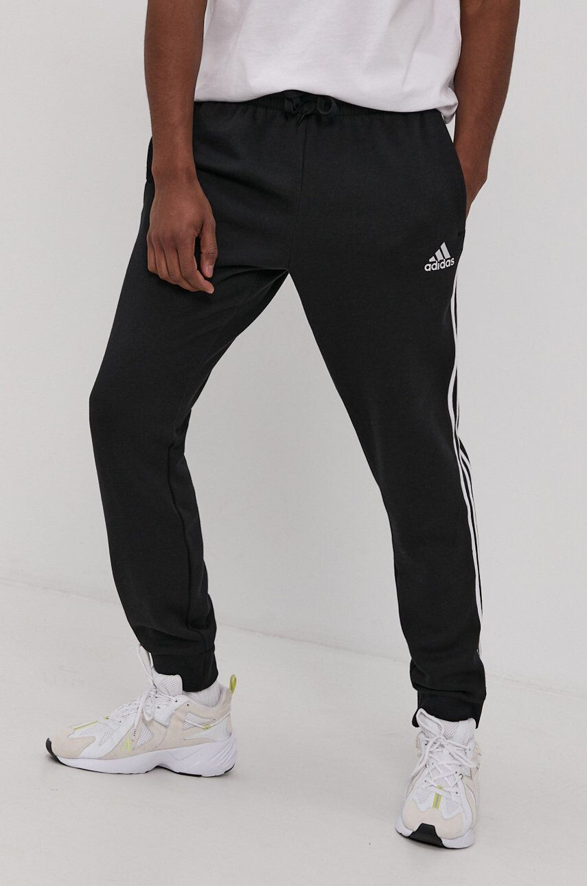 adidas Pantaloni GK8821 bărbați culoarea negru cu imprimeu - Pled.ro