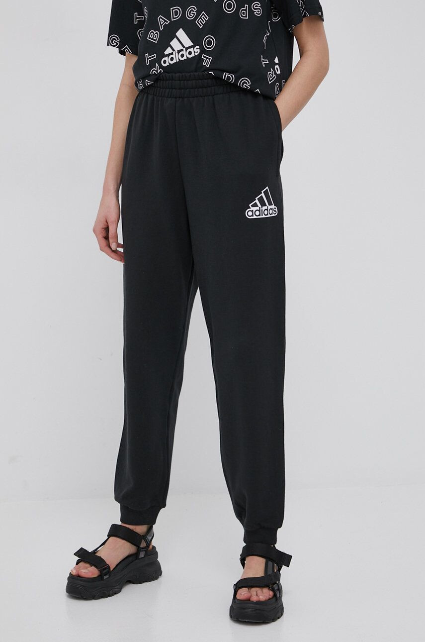 adidas pantaloni de bumbac femei culoarea bej neted - Pled.ro