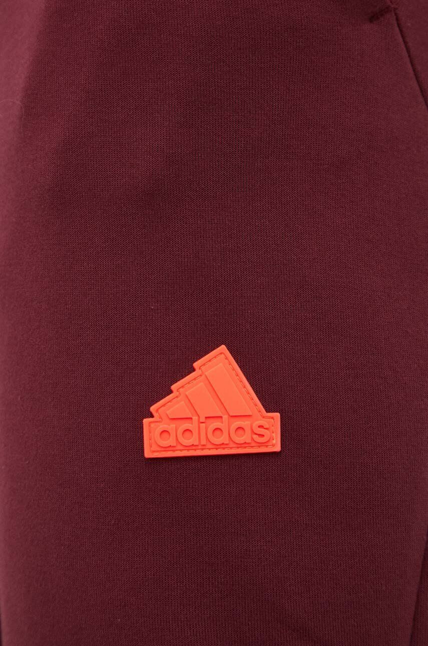 adidas pantaloni de trening culoarea bordo cu imprimeu - Pled.ro