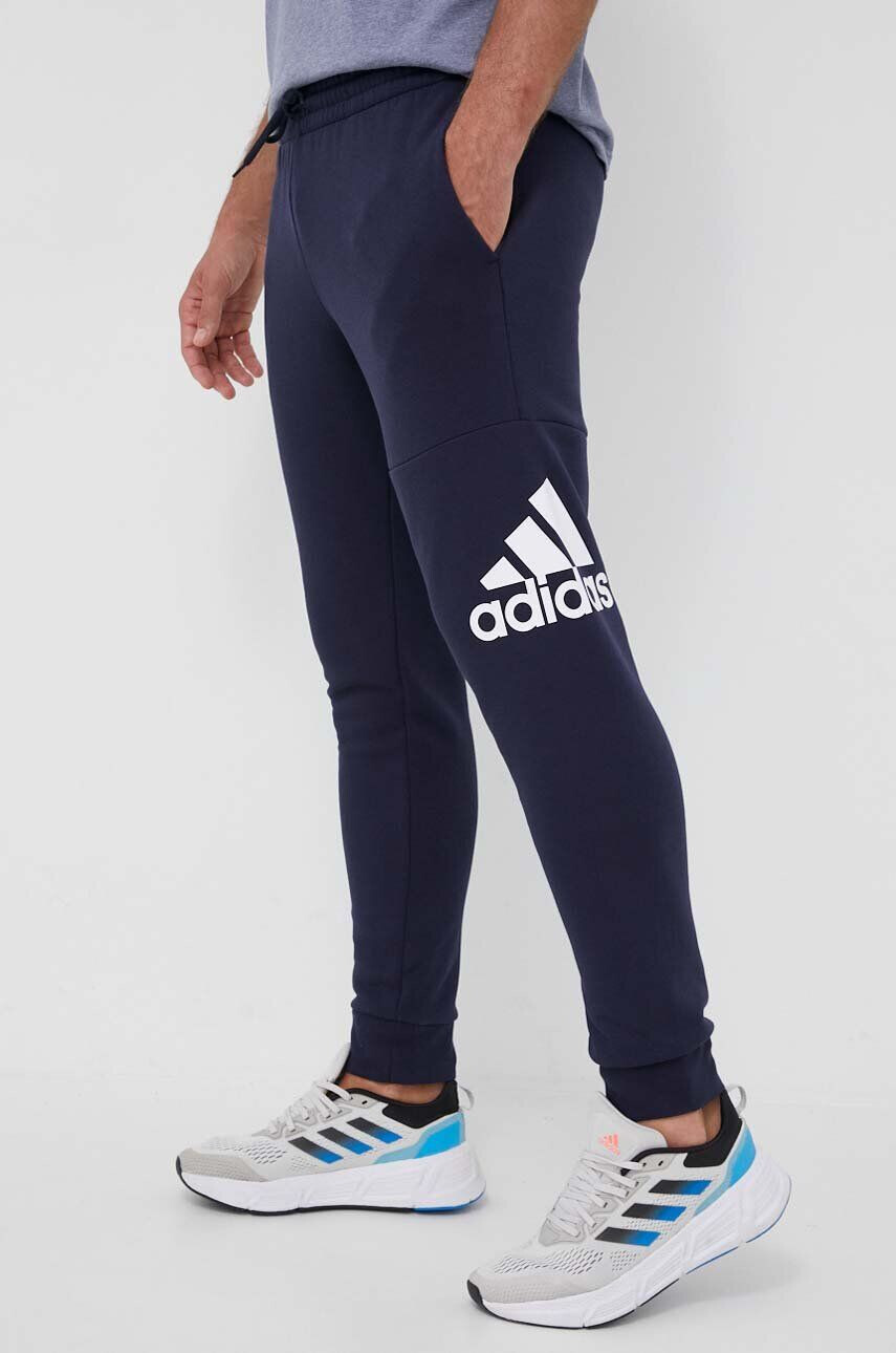 adidas pantaloni de trening culoarea albastru marin cu imprimeu - Pled.ro