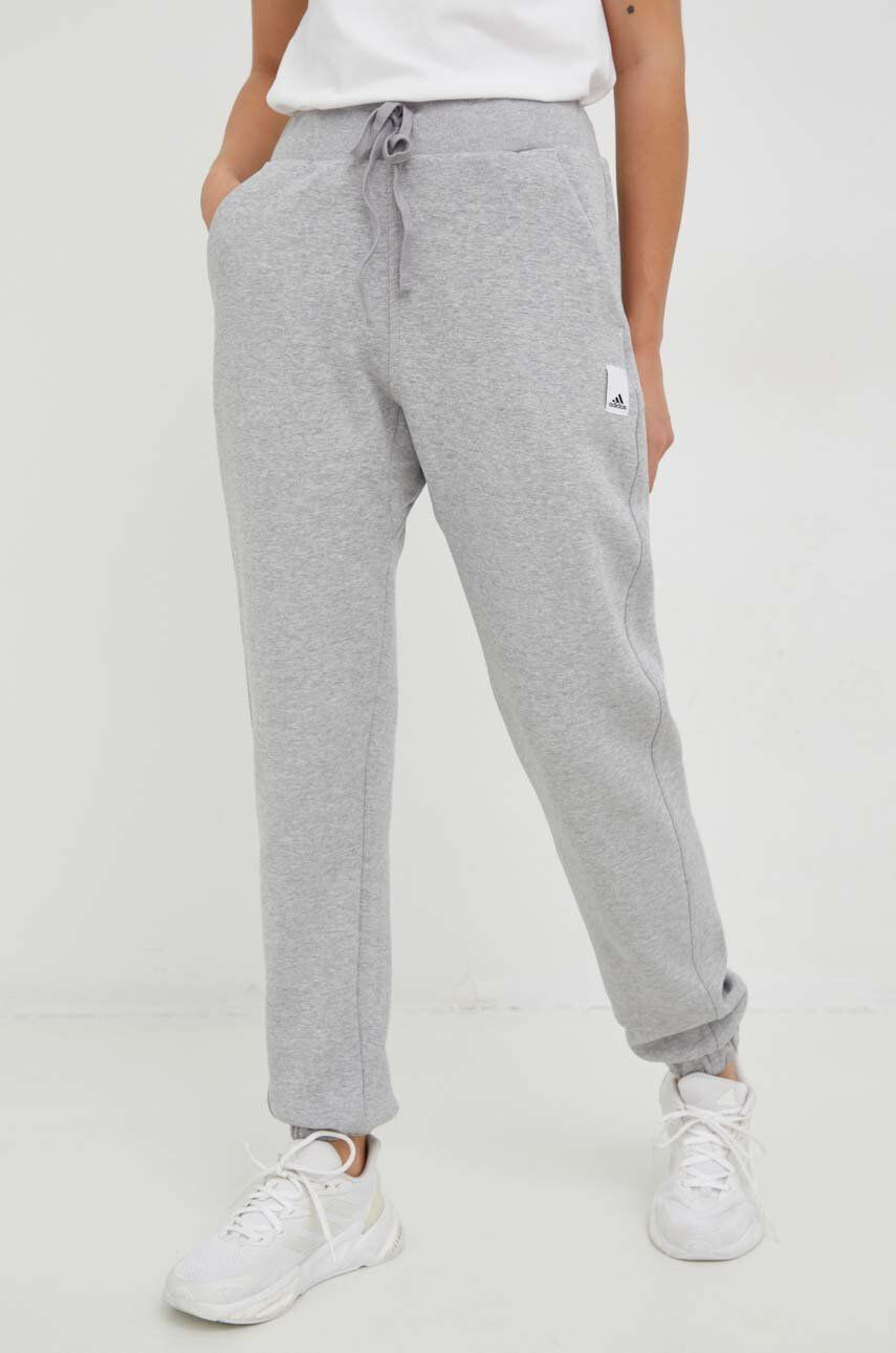 adidas pantaloni de trening femei culoarea gri melanj - Pled.ro