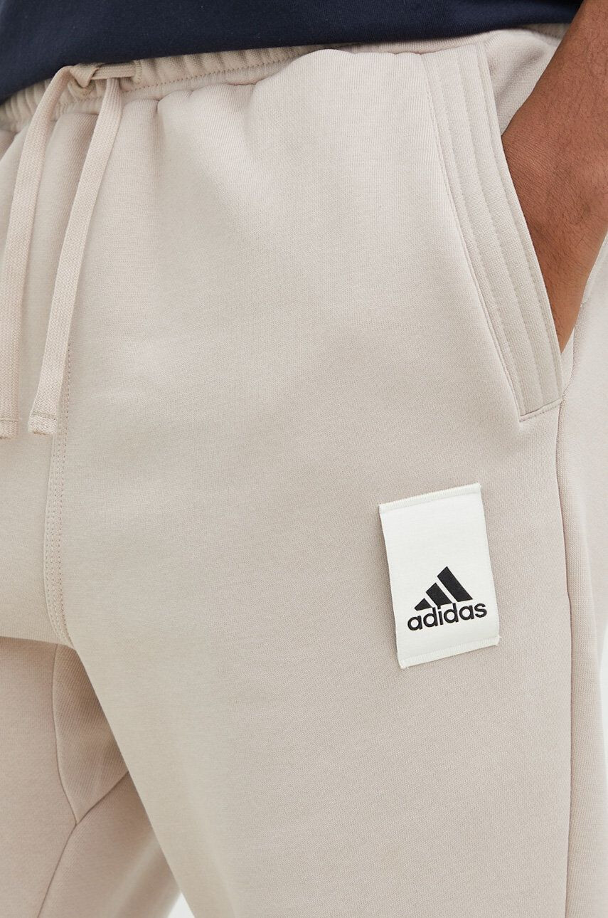 adidas pantaloni de trening barbati culoarea bej cu imprimeu - Pled.ro