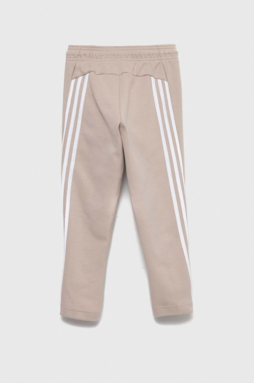 adidas pantaloni de trening pentru copii U FI 3S culoarea bej cu imprimeu - Pled.ro