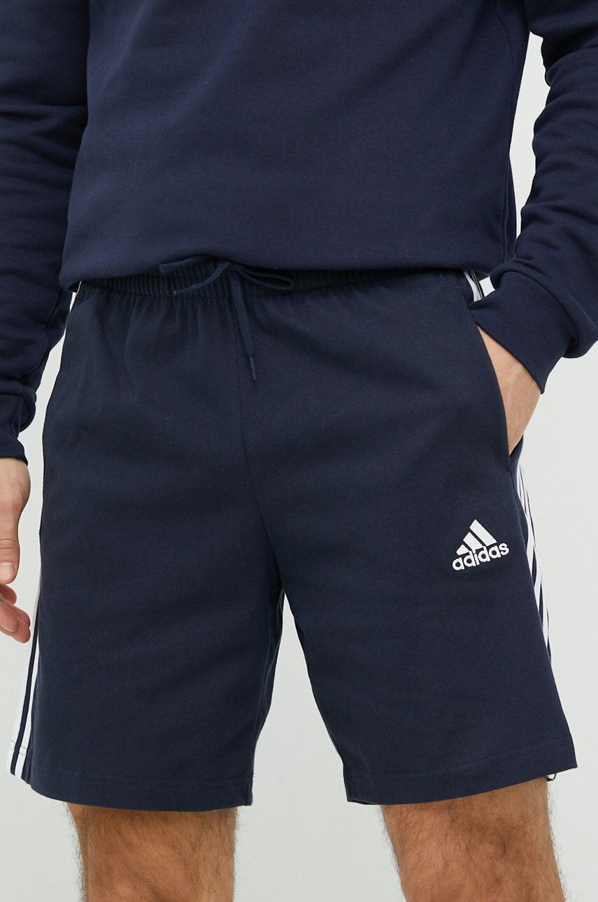 adidas pantaloni scurti barbati culoarea albastru marin - Pled.ro