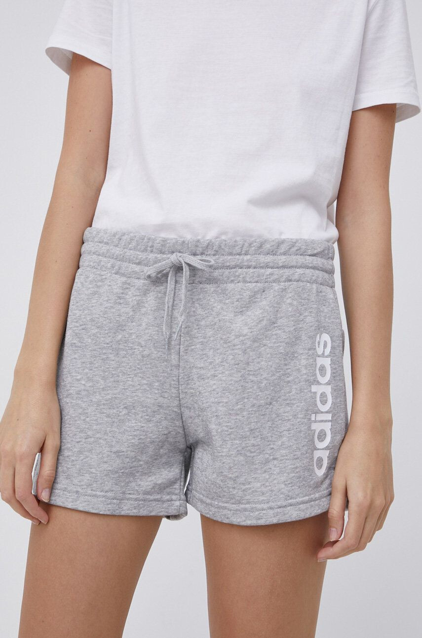 adidas pantaloni scurti femei culoarea alb cu imprimeu high waist - Pled.ro