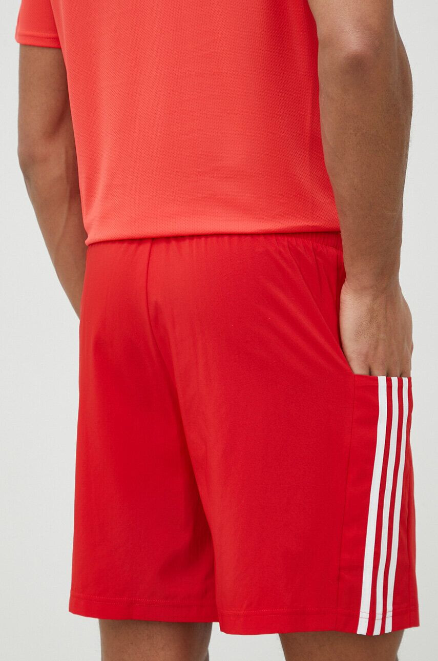 adidas pantaloni scurți de antrenament Essentials Chelsea culoarea rosu - Pled.ro