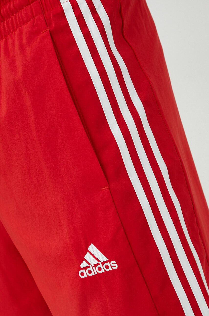 adidas pantaloni scurți de antrenament Essentials Chelsea culoarea rosu - Pled.ro