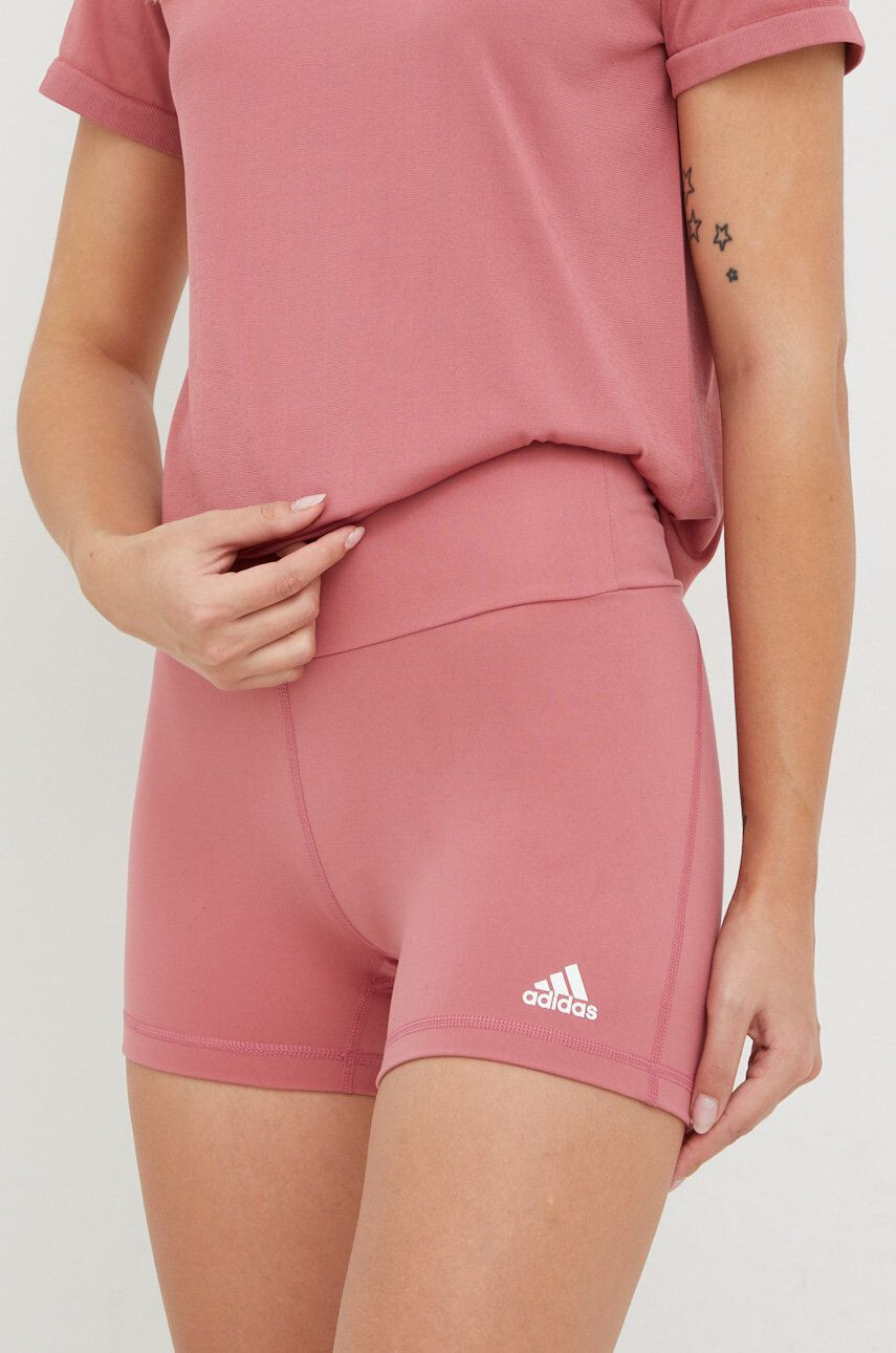 adidas Performance pantaloni scurți de yoga Yoga Essentials - Pled.ro