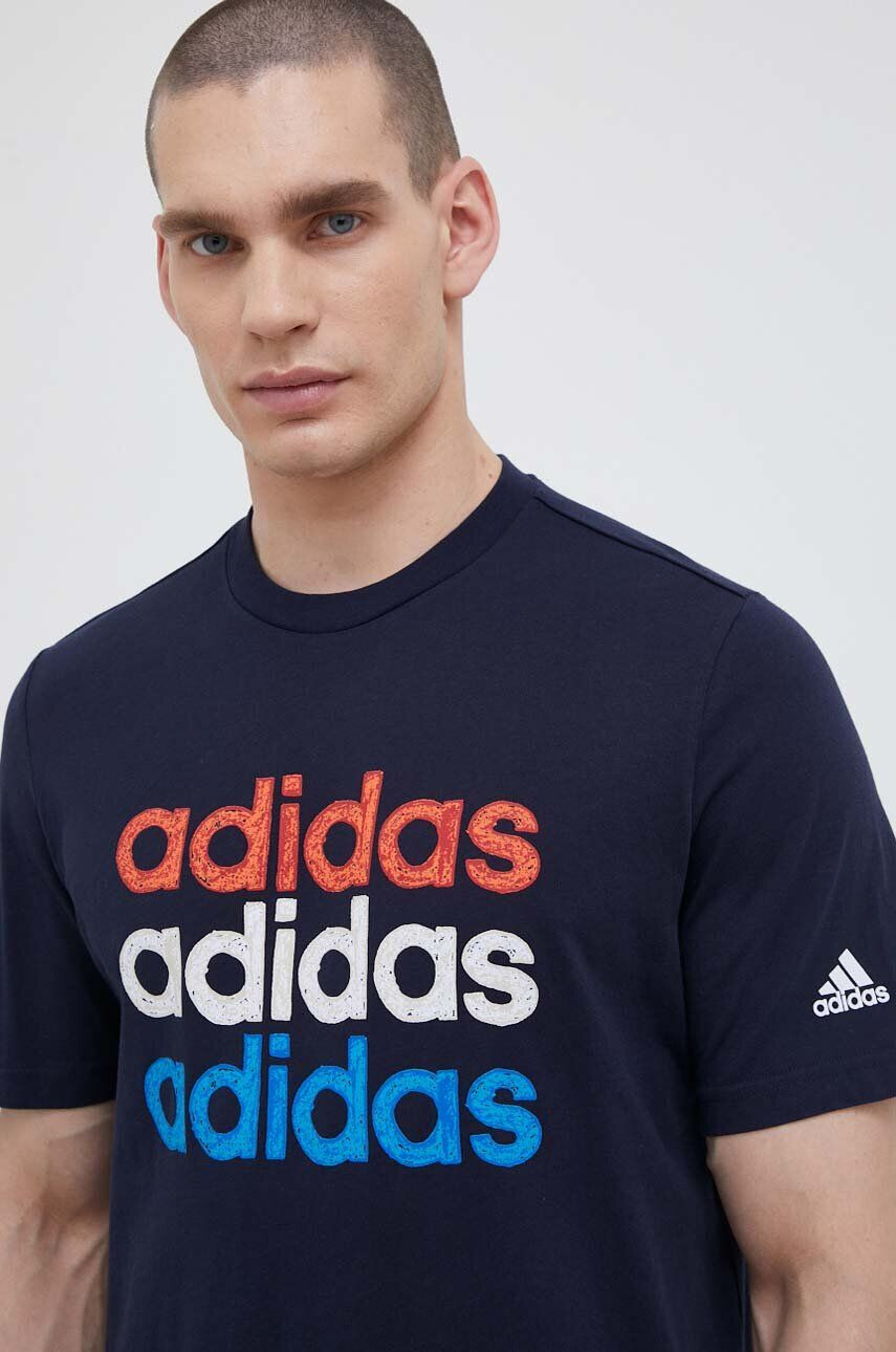 adidas tricou din bumbac culoarea albastru marin cu imprimeu - Pled.ro