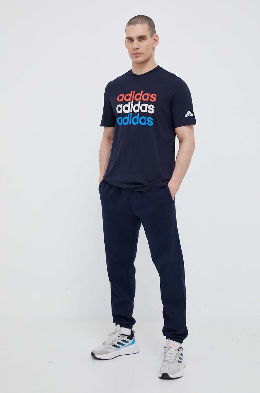 adidas tricou din bumbac culoarea albastru marin cu imprimeu - Pled.ro