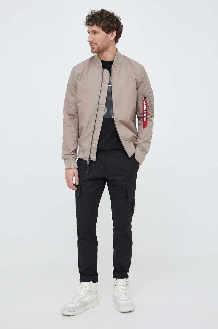 Alpha Industries geaca bomber barbati culoarea bej de tranzitie - Pled.ro