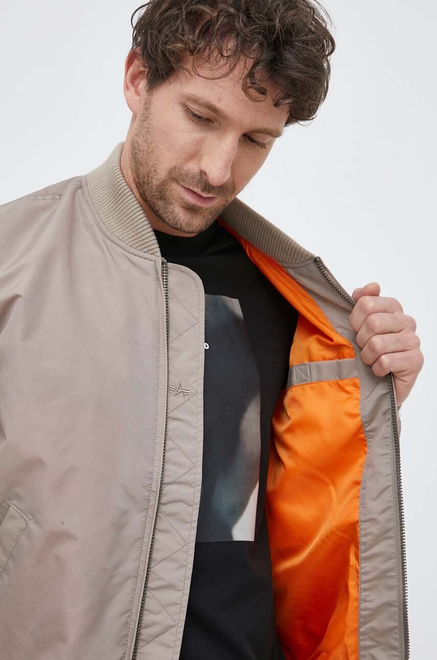 Alpha Industries geaca bomber barbati culoarea bej de tranzitie - Pled.ro