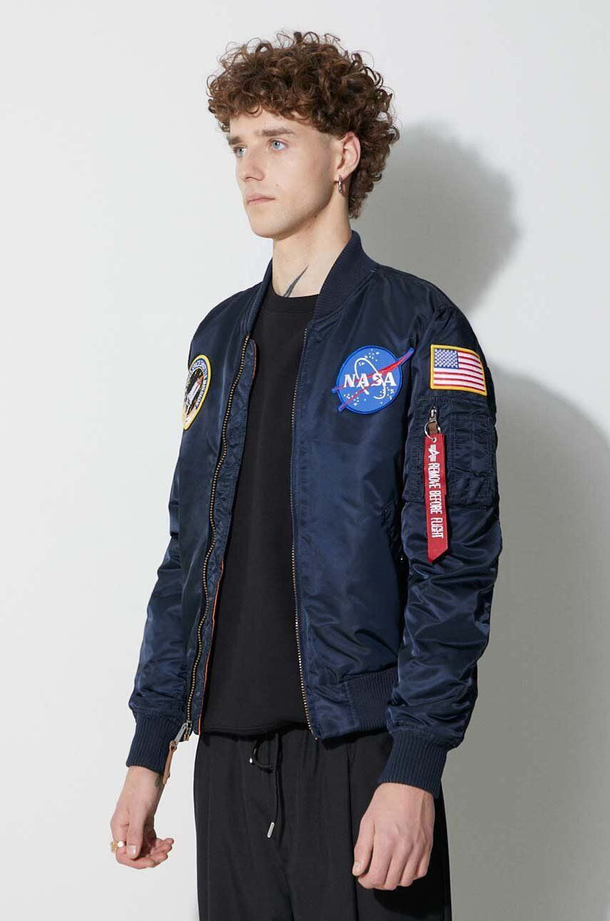 Alpha Industries geacă bomber MA-1 VF NASA barbati culoarea albastru marin de tranzitie 166107.07-rep.blue - Pled.ro