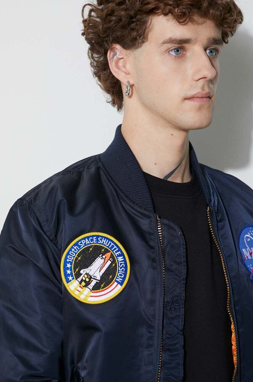 Alpha Industries geacă bomber MA-1 VF NASA barbati culoarea albastru marin de tranzitie 166107.07-rep.blue - Pled.ro