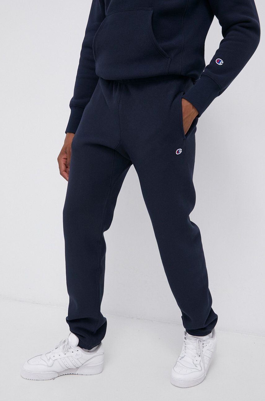 Champion Pantaloni 216540 bărbați culoarea albastru marin cu imprimeu 216540-KK001 - Pled.ro