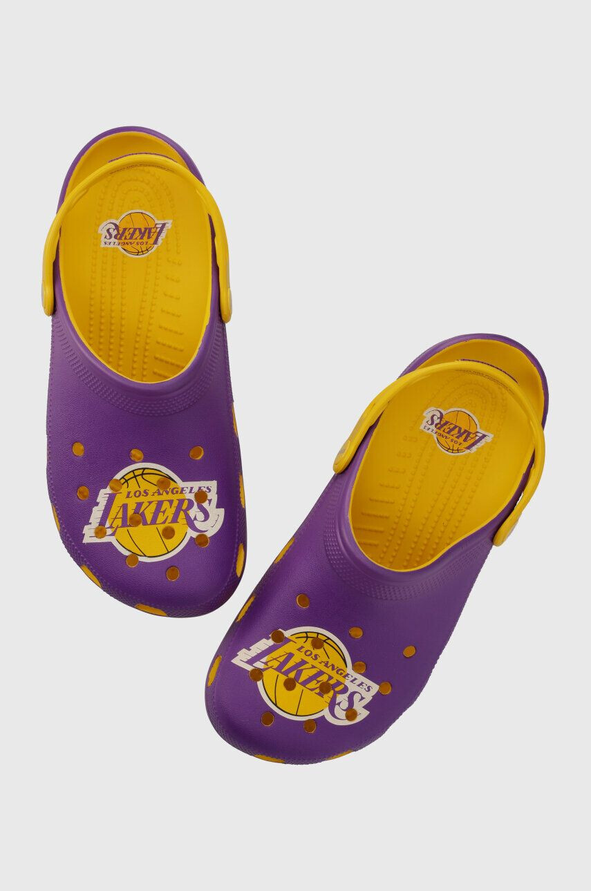 Crocs papuci NBA Los Angeles Lakers Classic Clog culoarea violet 208650 - Pled.ro