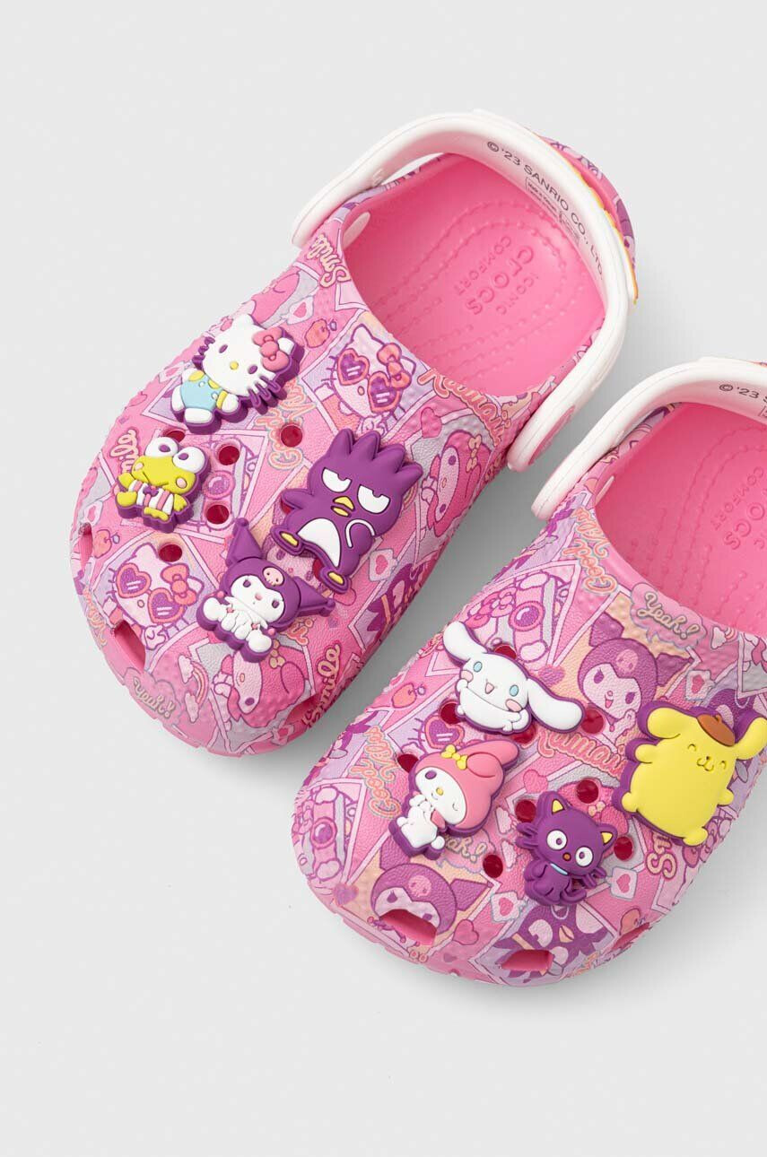 Crocs slapi copii CLASSIC HELLO KITTY CLOG culoarea roz - Pled.ro