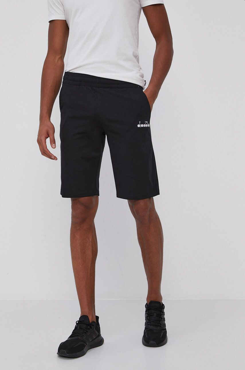 Diadora Pantaloni scurți bărbați culoarea negru - Pled.ro