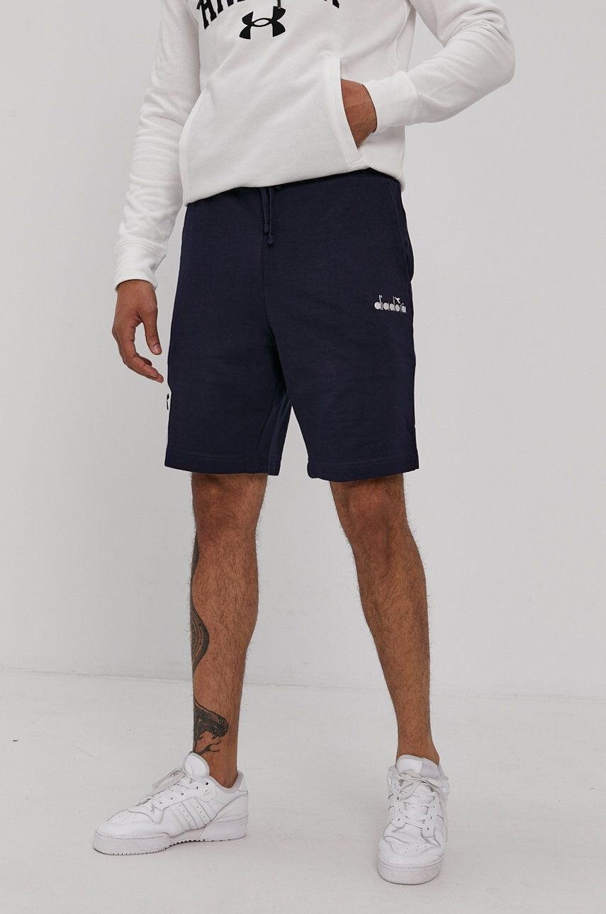 Diadora pantaloni scurti - Pled.ro