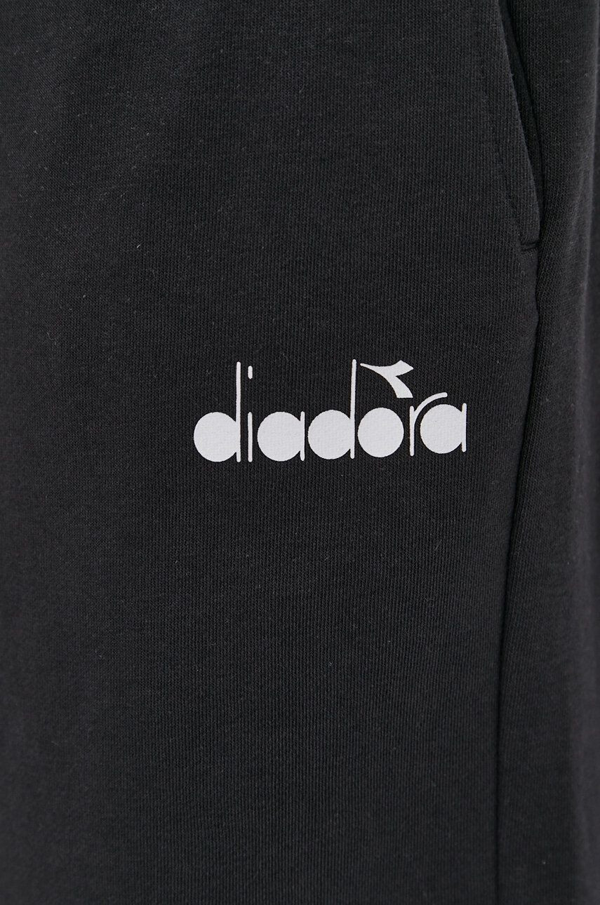 Diadora Pantaloni scurți - Pled.ro