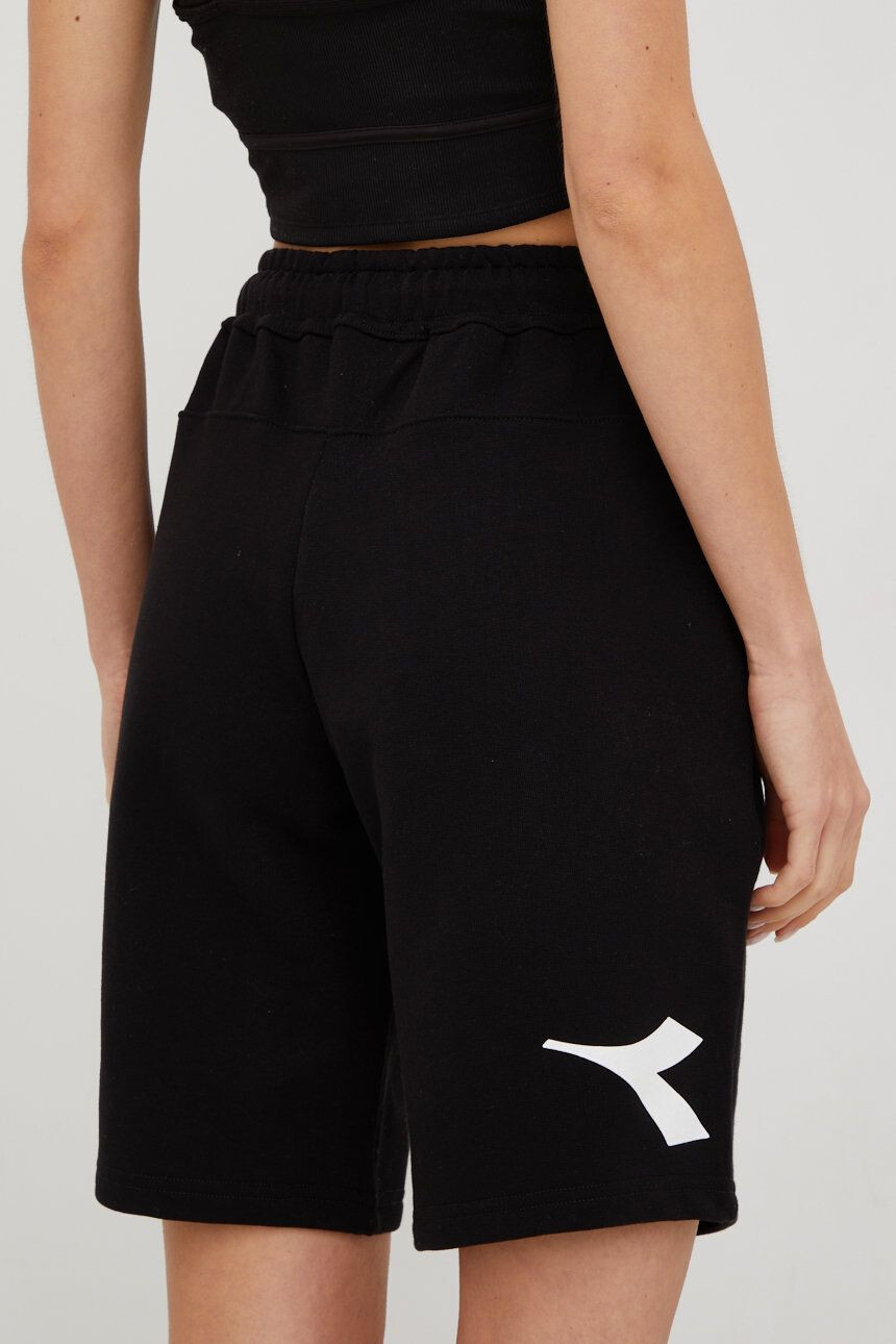 Diadora pantaloni scurti din bumbac - Pled.ro