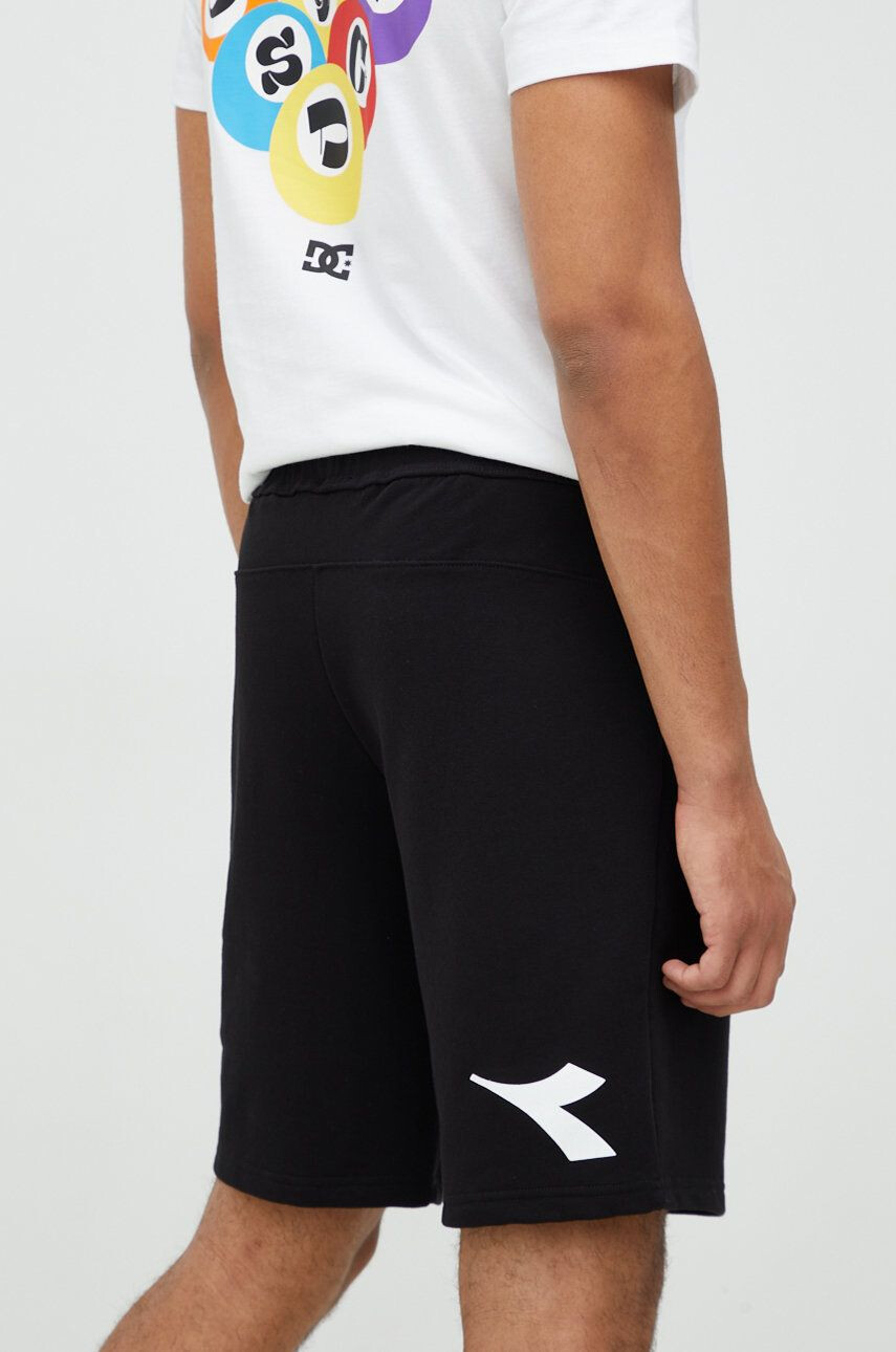 Diadora pantaloni scurti din bumbac - Pled.ro