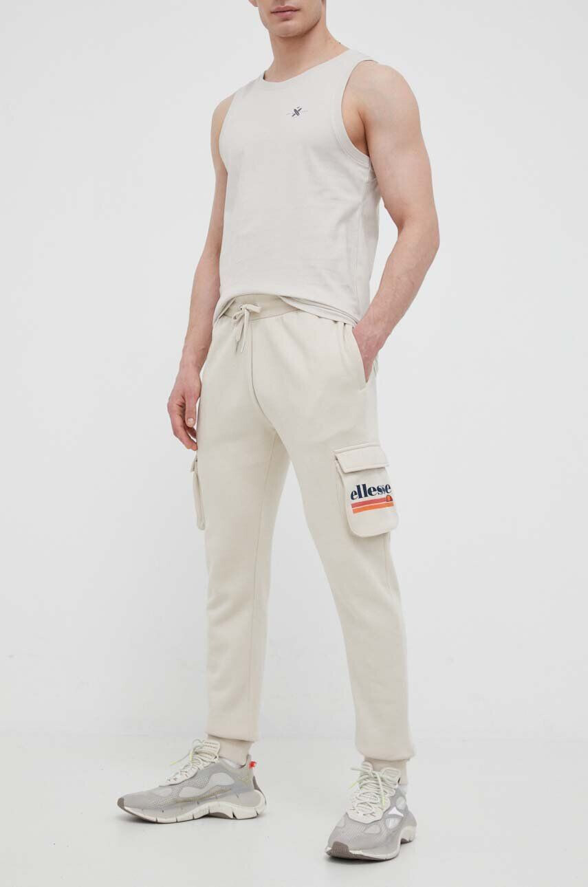 Ellesse pantaloni de trening culoarea bej cu imprimeu - Pled.ro