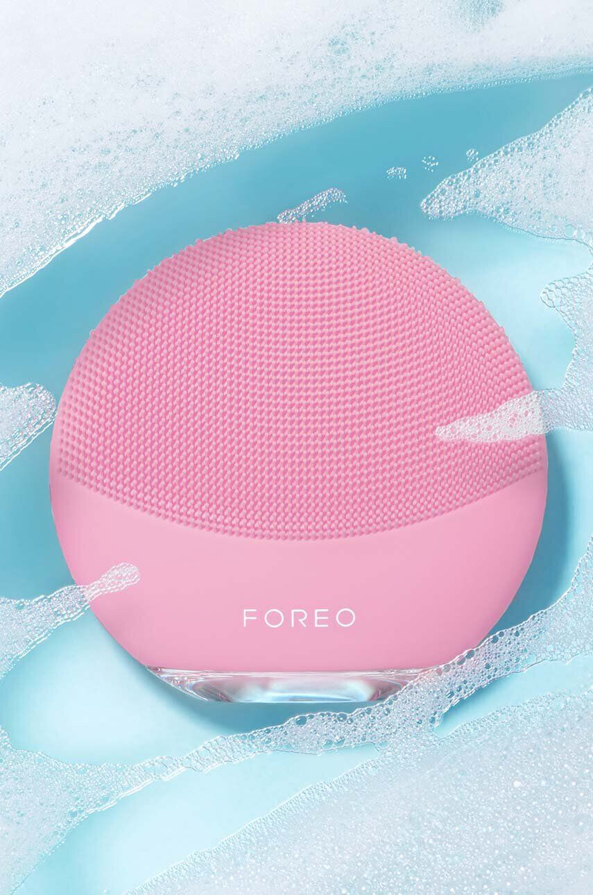 FOREO aparat masaj reversibil pentru curățarea feței LUNA™ 4 Mini - Pled.ro