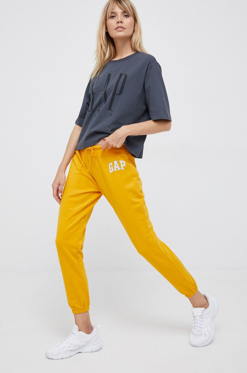 Gap pantaloni de trening femei culoarea galben cu imprimeu - Pled.ro