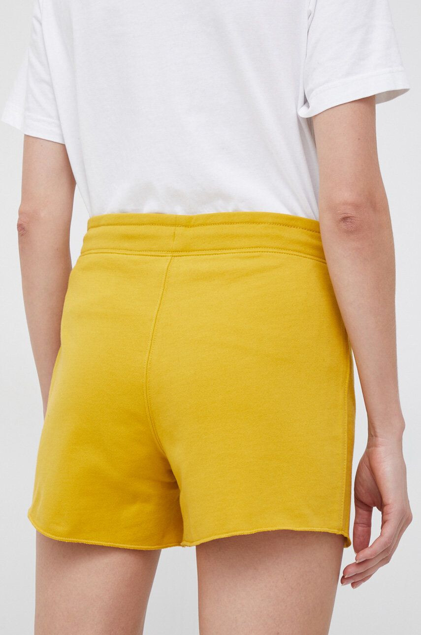 Gap pantaloni scurti femei culoarea galben cu imprimeu medium waist - Pled.ro