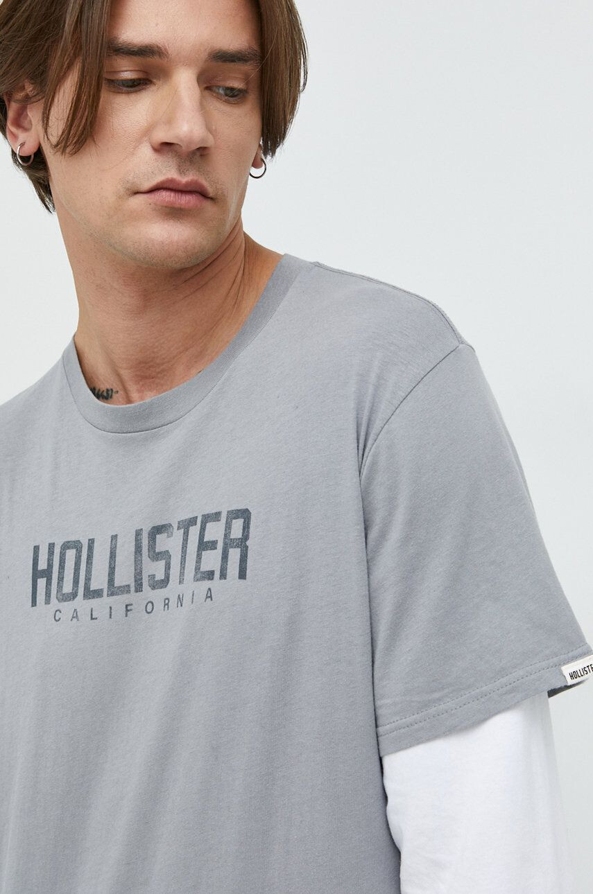 Hollister Co. longsleeve din bumbac culoarea gri cu imprimeu - Pled.ro