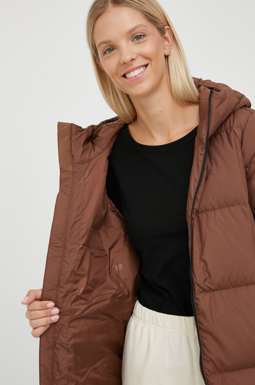 Jack Wolfskin geaca de puf femei culoarea maro de iarna - Pled.ro