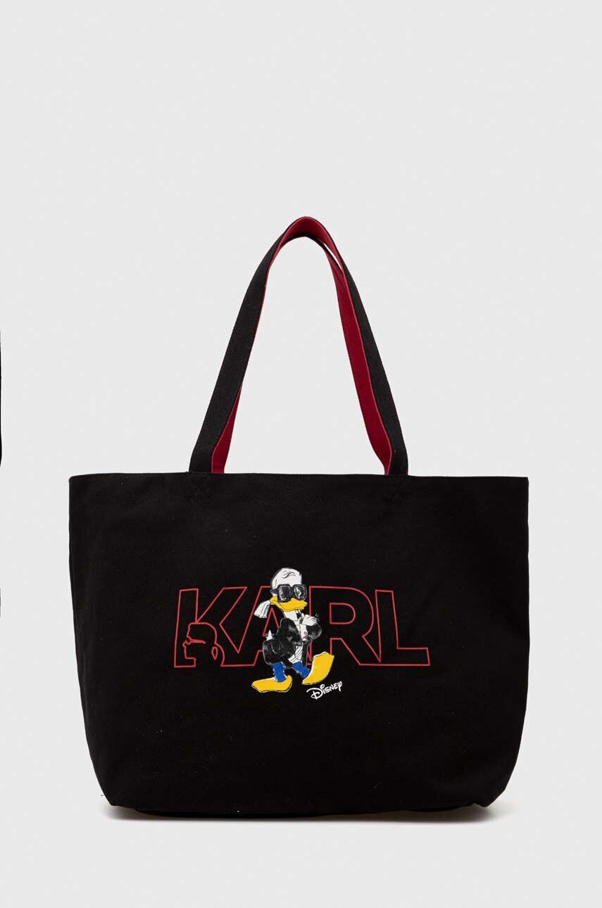 Karl Lagerfeld poseta cu doua fete x Disney - Pled.ro